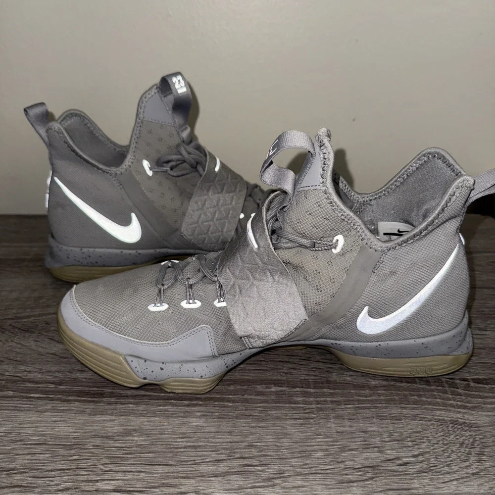 Nike Lebron XIV 14 Men US 11 Silver White Reflective Grey James 852405-007‎
